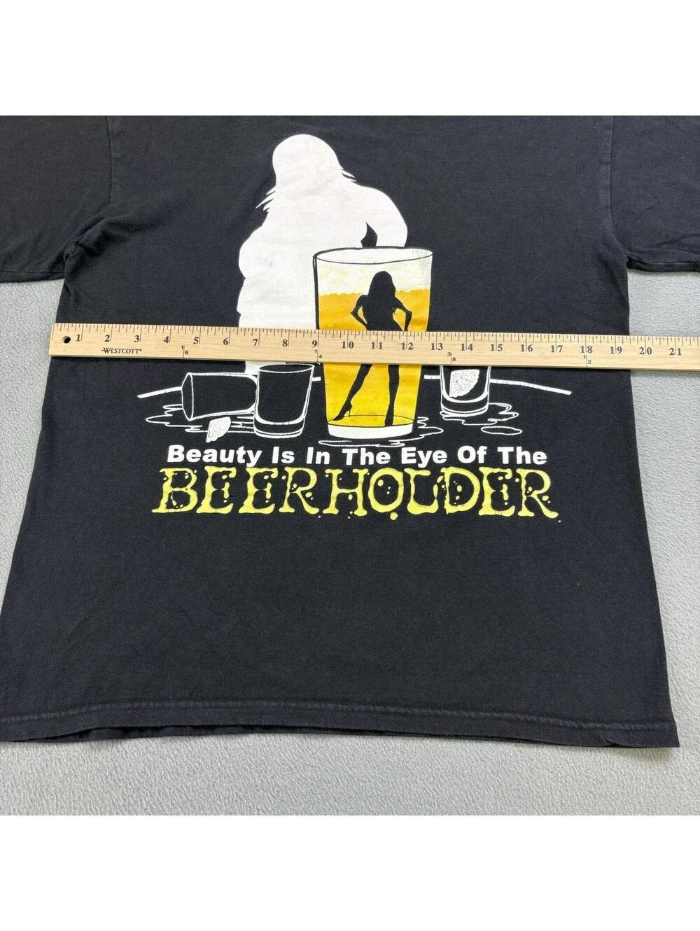 Beauty Is In The Eye Of The Beer Holder T Shirt Size Medium